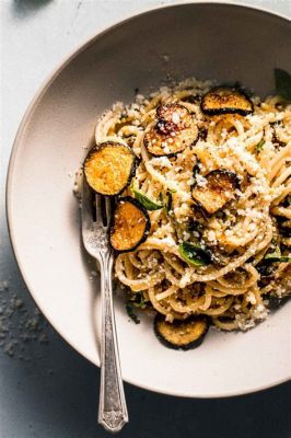  Spaghetti alla Nerano: Een Romige Bonanza met Gegrild Bungaal en Zoete Parmezaan!